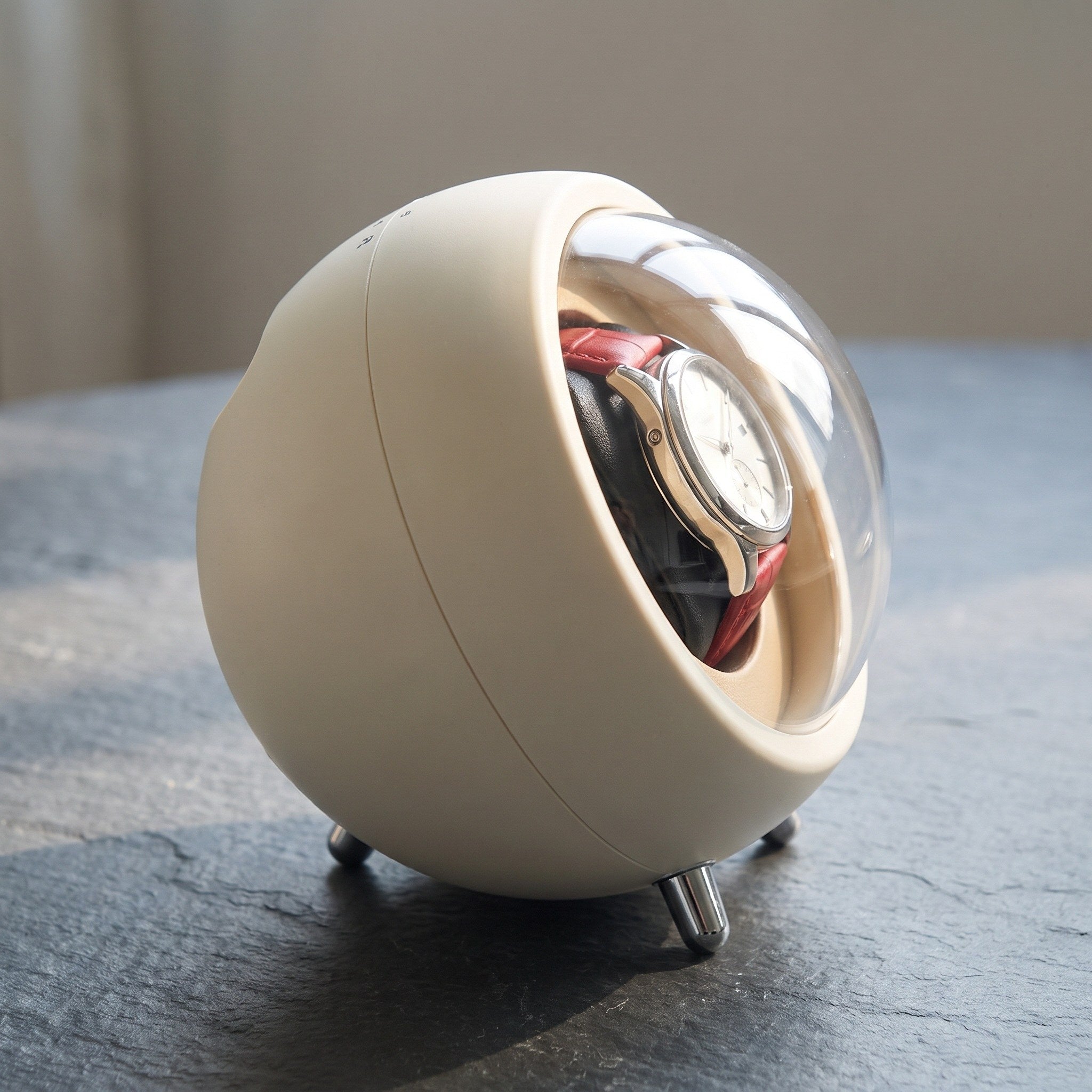 Cream winder with a curved shell and clear dome